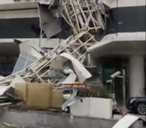 Dubai - Il crollo della struttura all'albergo
