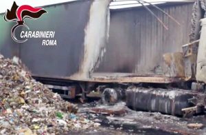 Incendio a Fiano Romano - Camion dei rifiuti a fuoco
