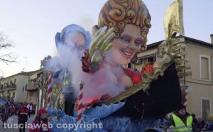 Civita Castellana - Sfilano i carri di Carnevale