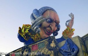 Civita Castellana - Sfilano i carri di Carnevale