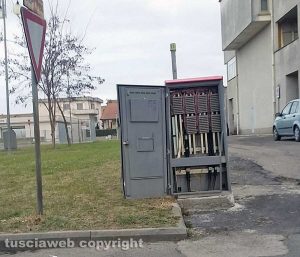 Tuscania - Una cabina della Telecom aperta