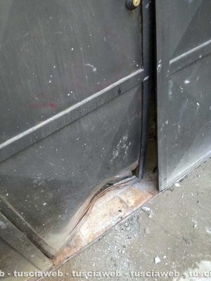 Vallerano - La porta della sede di Casapound Cimini danneggiata