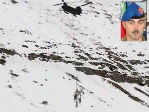 Campo Felice - Il recupero dell'elicottero precipitato - Nel riquadro il colonnello Antonio Del Gaudio