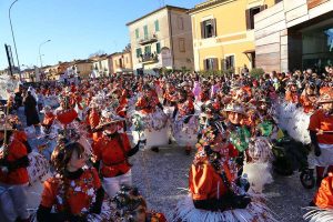 Civita Castellana - Sfilano i carri di Carnevale