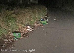 Viterbo - Rifiuti non ritirati in strada Fagiano 