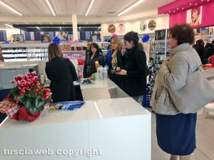 Viterbo - L'apertura del maxistore Caddy's