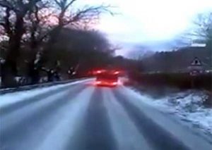 Viterbo - Autista Cotral con il telefonino alla guida di un bus di studenti sulla Cimina