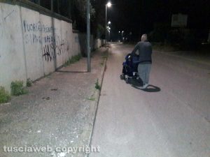 Viterbo - Strada Salamaro invasa da escrementi