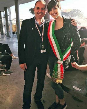 Montalto di Castro - Alice Sabatini con la fascia da sindaco insieme al primo cittadino Sergio Caci