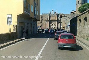 Scontro auto-motorino a via Santa Maria in Gradi