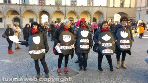 Viterbo - Piazza del Comune - La manifestazione di Non una di meno