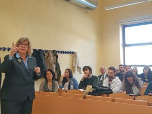 Viterbo - Unitus - Professoressa Hobbs