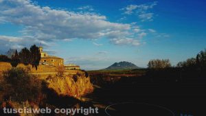 Il monte Soratte visto da Civita Castellana