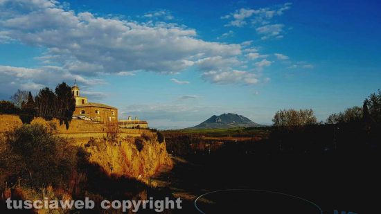 Il monte Soratte visto da Civita Castellana