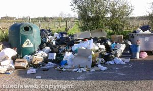 Viterbo - Degrado e inciviltà in strada Freddano