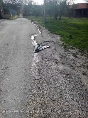 Viterbo - Voragini e buche su strada Salemme
