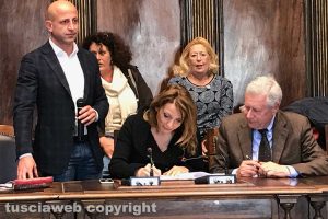Daniela Donetti e il sindaco Michelini firmano la convenzione