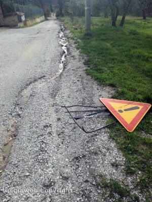Viterbo - Voragini e buche su strada Salemme