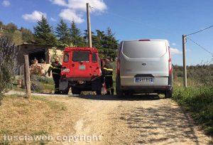 Terni - Boscaiolo di Acquapendente travolto e ucciso da un albero - I soccorritori sul luogo del dramma