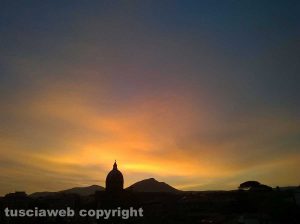Viterbo - L'alba sulla basilica di santa Rosa - Lo scatto di Claudio Santini