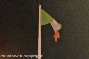Celleno - Il tricolore del monumento ai Caduti