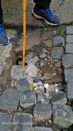 Viterbo - Buca in via Cacciamele