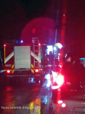 Auto abbandonata tra la Quercia e Vitorchiano