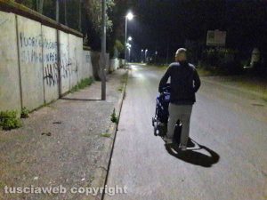 Viterbo - Strada Salamaro invasa da escrementi