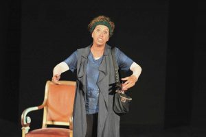 Paola Tiziana Cruciani in scena con "Alti e bassi"