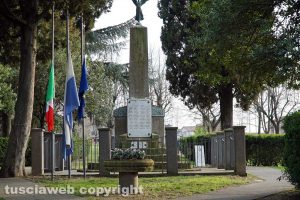 Femminicidio-suicidio a Orte - I funerali di Silvia Tabacchi a Vasanello - Bandiere a mezz'asta in segno di lutto