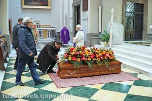 Viterbo - I funerali del regista Giorgio Capitani