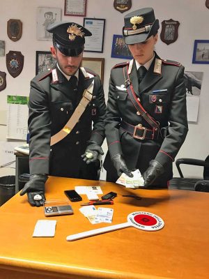 Il materiale sequestrato dai carabinieri 