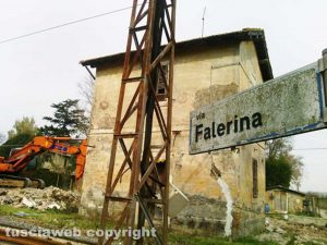 Cantiere di Via Falerina: abbattuto il casello ferroviario