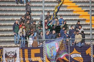 Sport - Calcio - Viterbese - La curva gialloblù durante il match contro Pro Piacenza