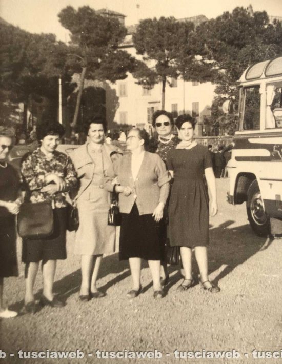 Viterbo - Piazza del Sacrario - 7 maggio 1961 - Gita di forestieri 