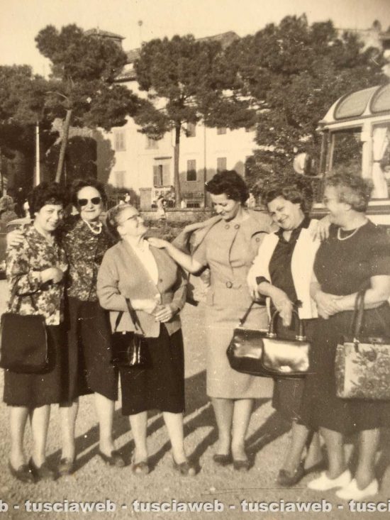 Viterbo - Piazza del Sacrario - 7 maggio 1961 - Gita di forestieri 