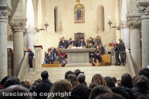 Femminicidio-suicidio a Orte - La veglia in ricordo di Silvia Tabacchi nella chiesa di santa Maria assunta a Vasanello