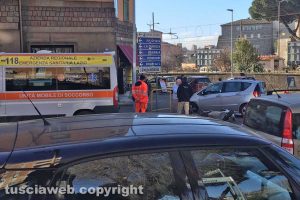 Viterbo - Scontro motorino-auto al passaggio a livello