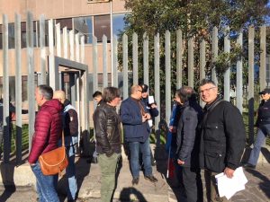 Viterbo - La manifestazione dei poliziotti di fronte alla questura 