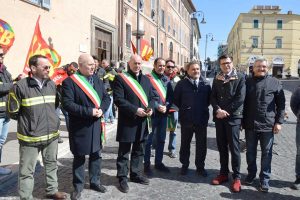Il sindaco Mazzola con i rappresentanti di regione, sindaci e vigili del fuoco per chiedere l'apertura di un distaccamento a Tarquinia