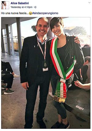 Montalto di Castro - Alice Sabatini con la fascia da sindaco insieme al primo cittadino Sergio Caci