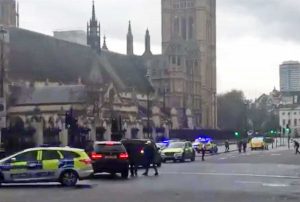 Londra - Spari fuori dal Parlamento