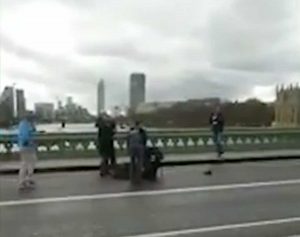 Londra - Auto contro la folla nei pressi del Parlamento