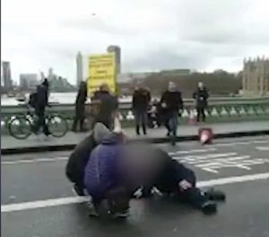 Londra - Auto contro la folla nei pressi del Parlamento