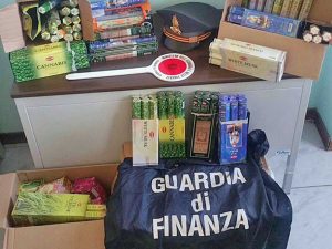 Viterbo - I bastoncini d'incenso sequestrati dalla finanza