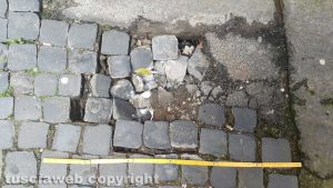 Viterbo - Buca in via Cacciamele