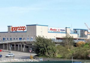 Viterbo - Il Centro commerciale Tuscia