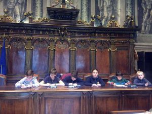 Gli alunni della St.Thomas a palazzo dei Priori