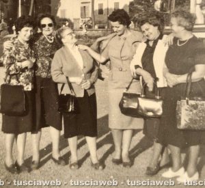 Viterbo - Piazza del Sacrario - 7 maggio 1961 - Gita di forestieri