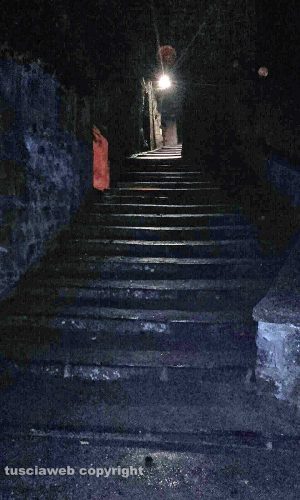 Capranica - Lampioni spenti e via delle Selci al buio